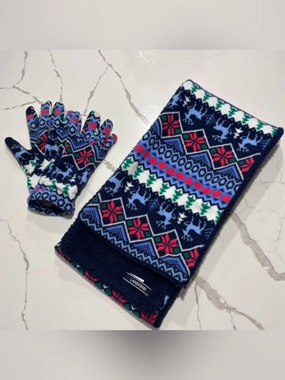 LANDS' END Women's Fleece Fair Isle Print Reindeer Snowflakes Scarf Gloves Set 7